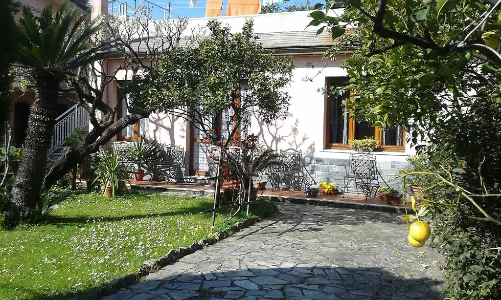 Casa Tra Il Verde E Il Blu Genova 0*,  Italia